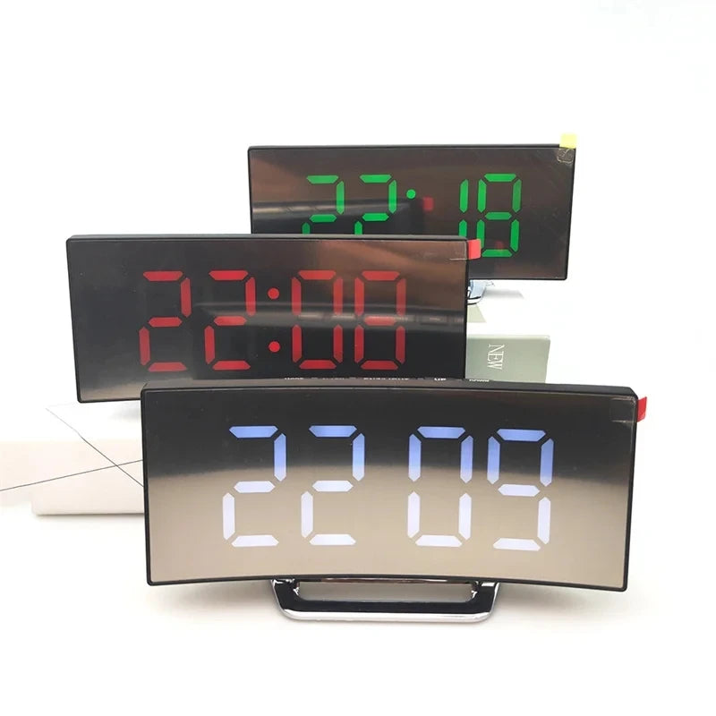 Horloge LED Miroir Courbé | Mode Nuit Auto | Chargement USB