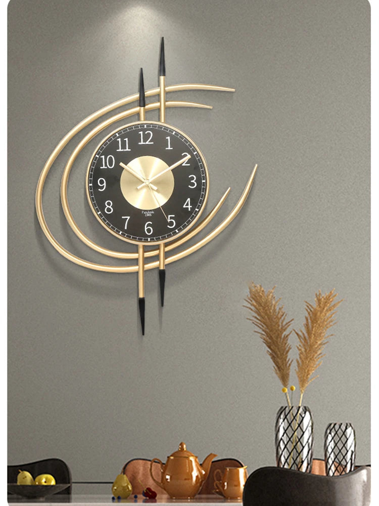 Horloge Métal Nordique | Anneaux Dorés 3D | Style Luxueux Silencieuse