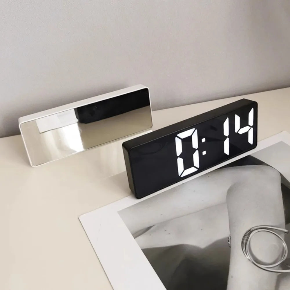 Horloge Miroir Contrôle Vocal | LED Intelligent | Design Extra-Plat