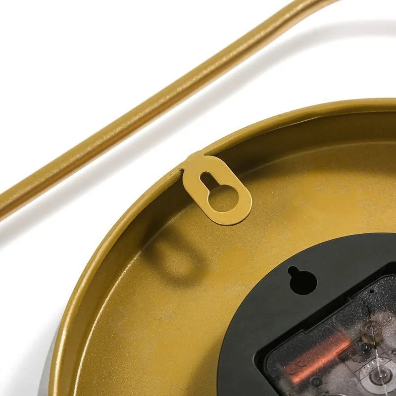 Horloge Design Circulaire | Anneaux Dorés Geometric Art | Silencieuse